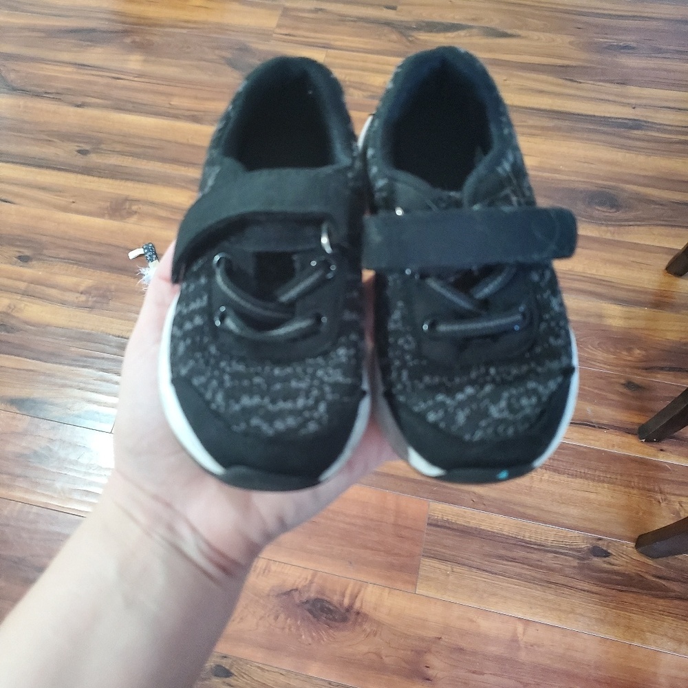 Toddler shoes size 7.5